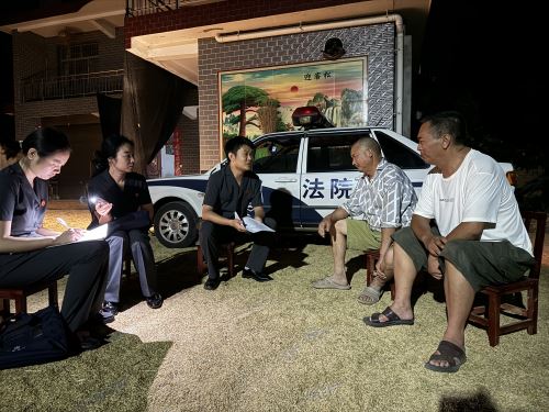 夜幕下的“明白账”照片