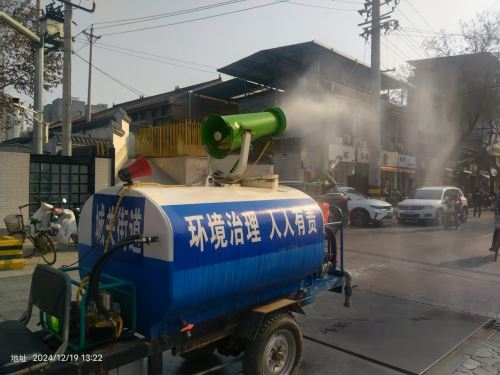 洒水车作业