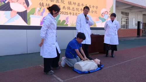 学生参与心肺复苏2