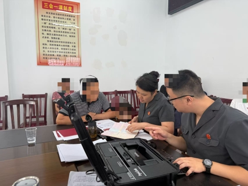平利法院：巡回办案，在田间地头为民解忧  