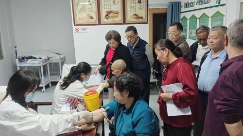 镇坪县城关镇应家坪社区：党建引领办实事 细微服务暖民心