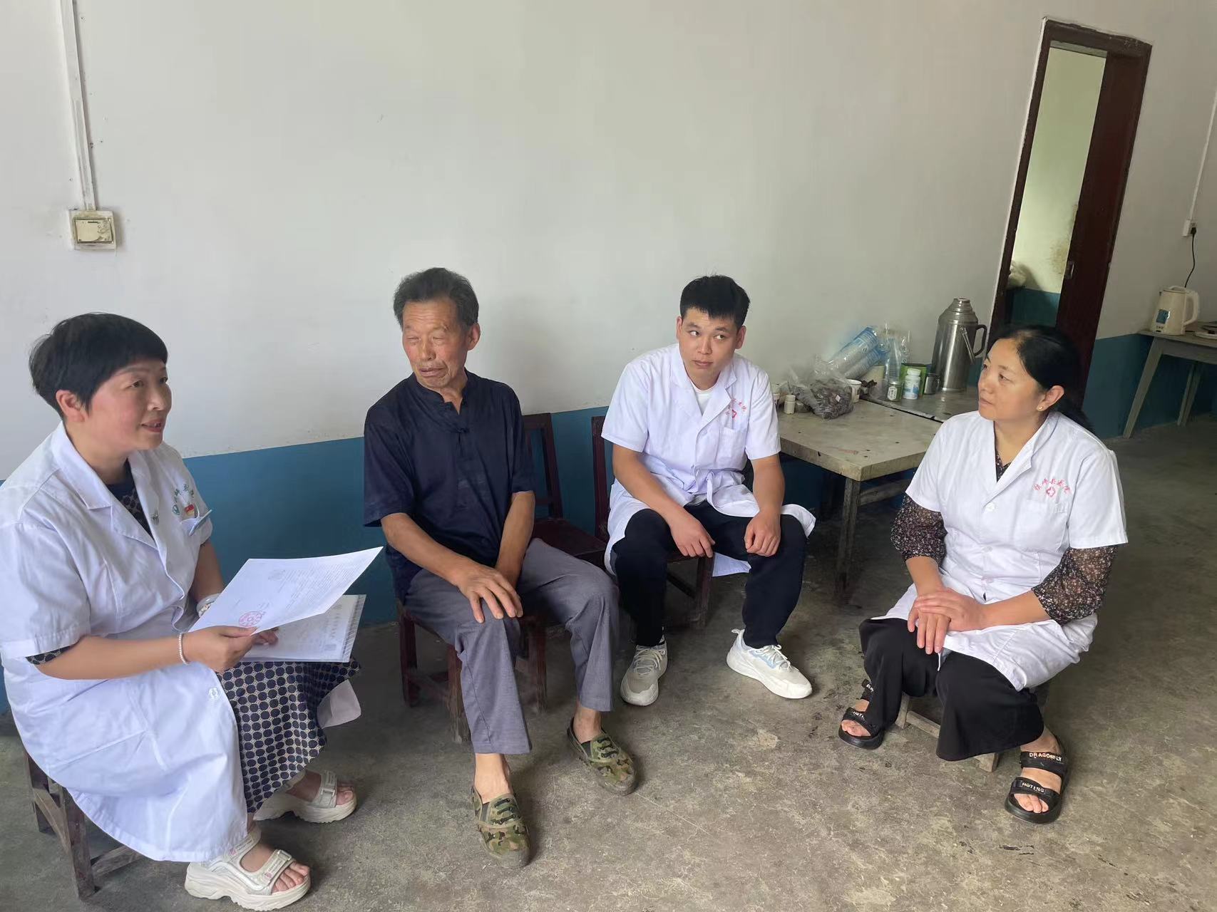 镇坪县医共体总院:入户随访查病情 大病救治暖人心