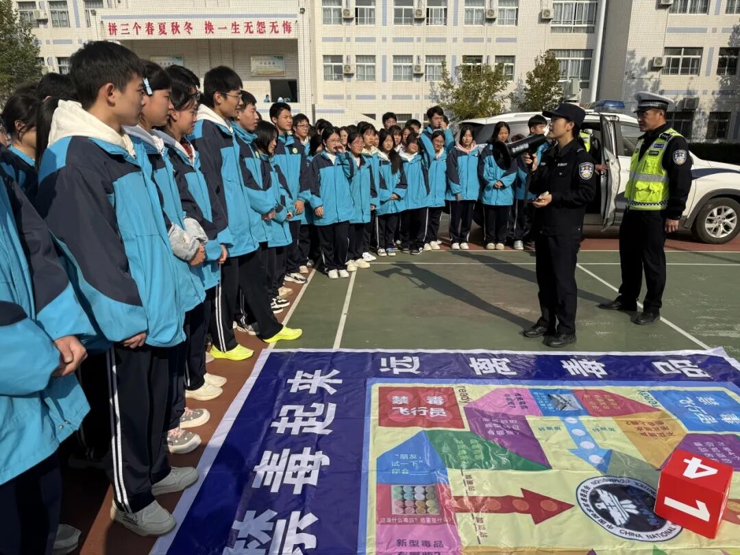 大荔公安：“交通安全+防毒禁毒”进校园 学生直呼“技能学到手”