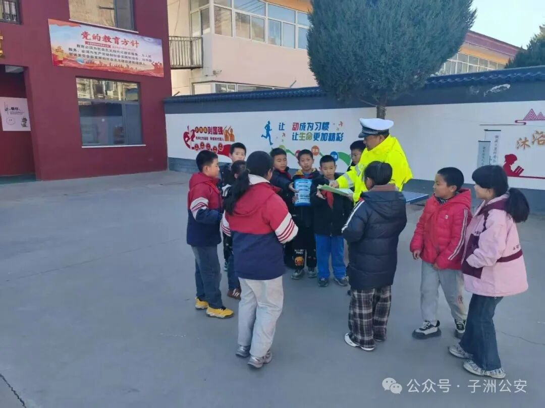 子洲交警进校园 交通安全“护苗”行