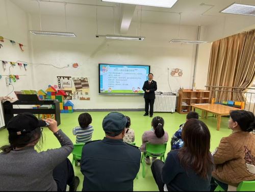 凤县法院：播撒法治种子 护航童年成长