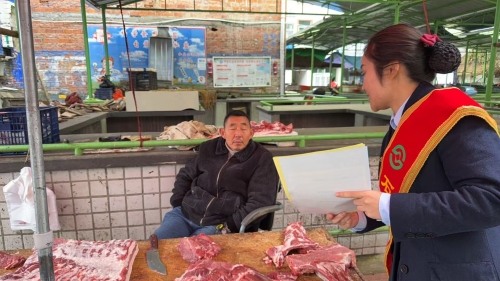 石泉农商银行：服务三农“不打烊”  反诈知识送到家