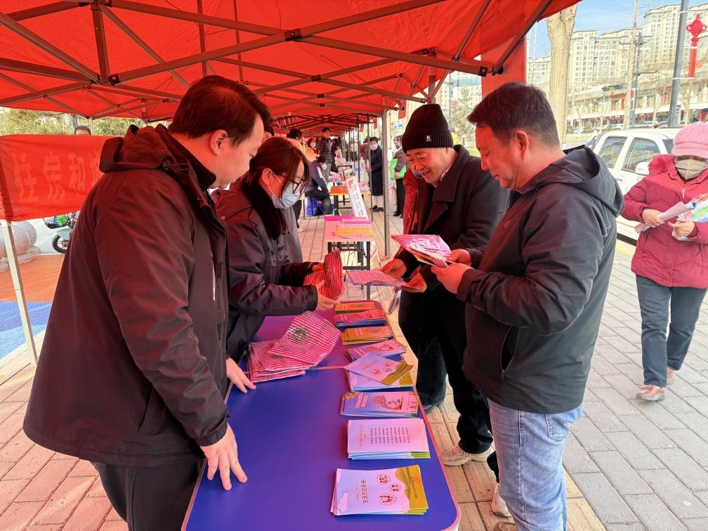 咸阳市生态环境局长武分局参加“宪法宣传周”暨平安建设集中宣传活动