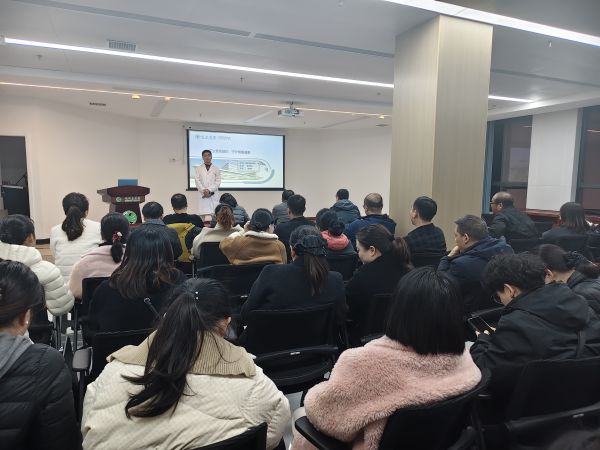 镇坪县医院“医路精进大讲堂”：聚焦骨质疏松防治，守护骨骼健康防线