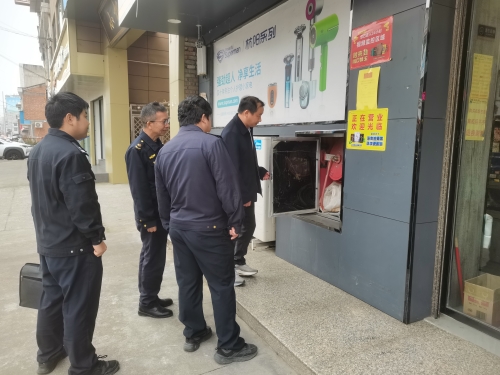 11月14日，镇党委委员、武装部部长陈平星带领安消办、综合行政执法队、涧池派出所等单位开展安全生产问题隐患遍查遍访遍改工作。