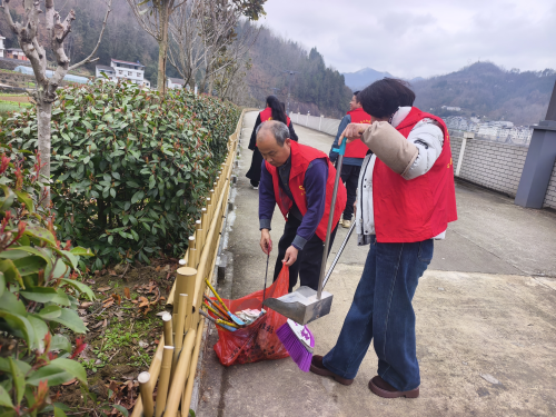 汉阴县汉阳镇交通村：扎实开展节后人居环境整治行动