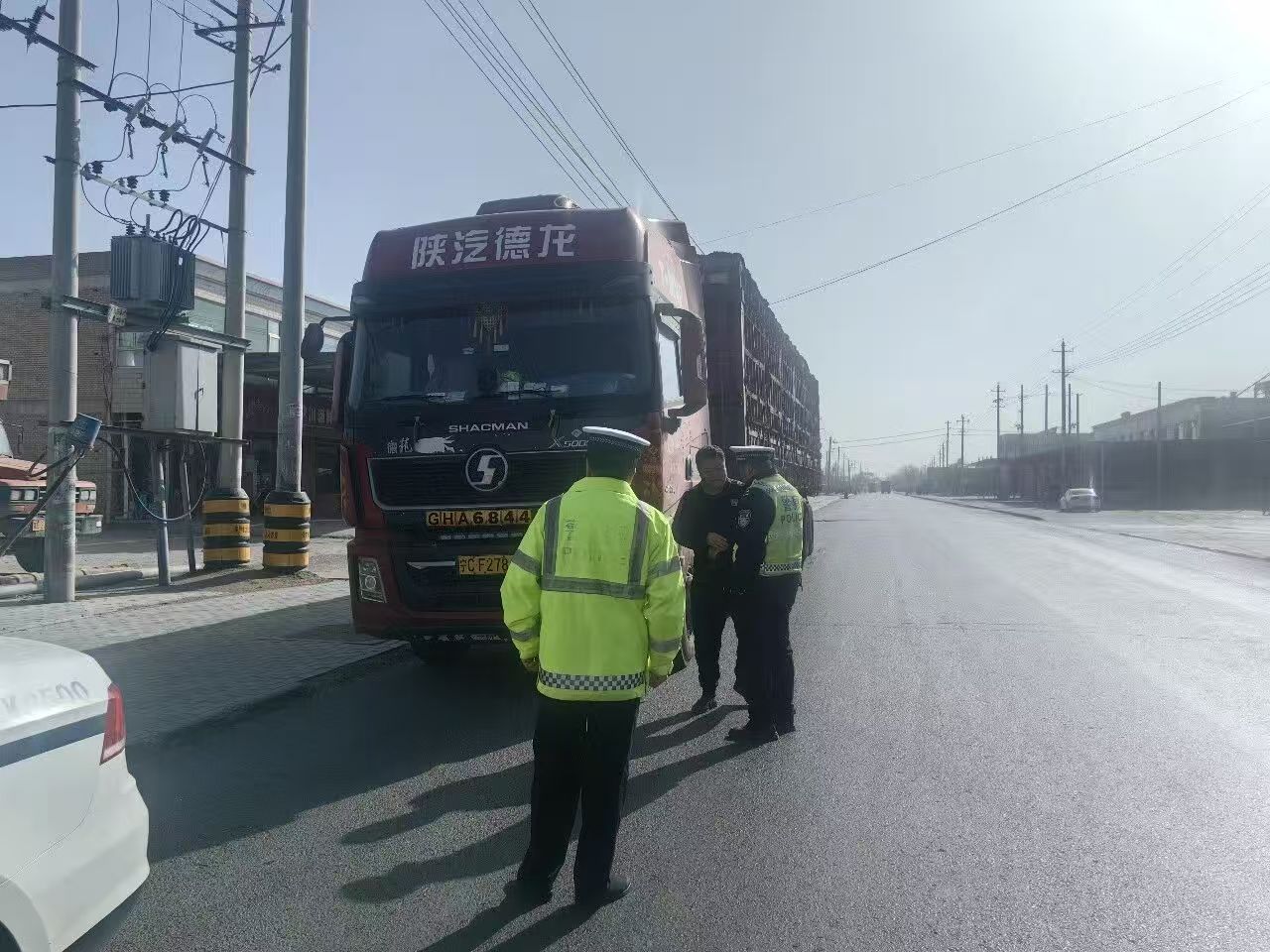 定边交警再紧“安全弦” 打好春运收官战