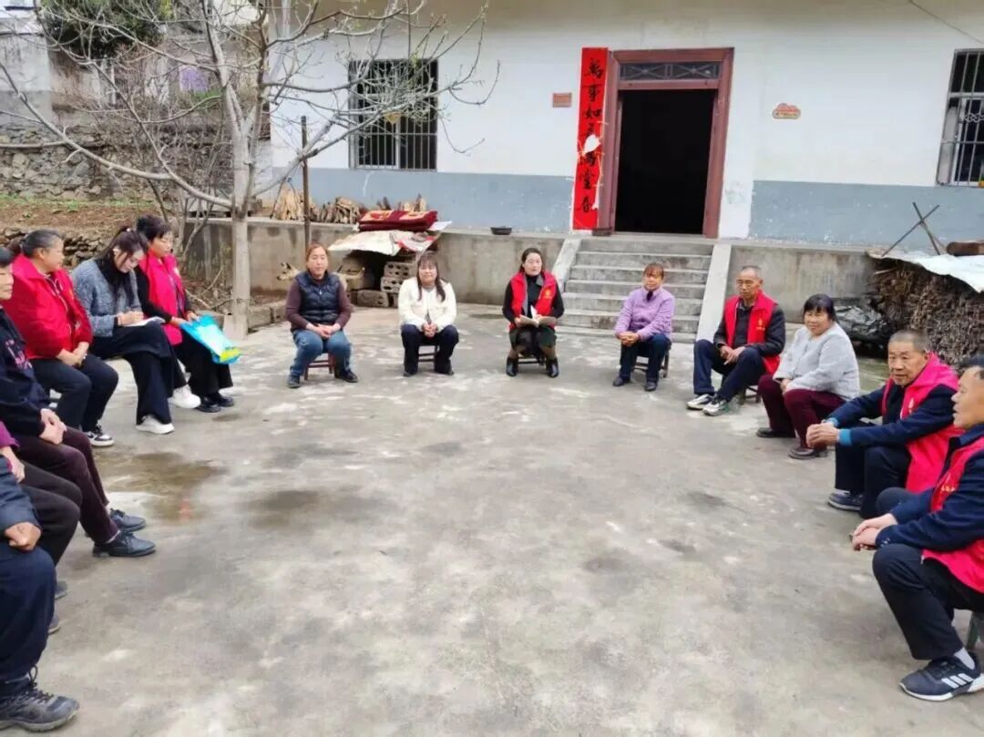 柞水小岭镇：院落会开在家门口 两会精神暖民心
