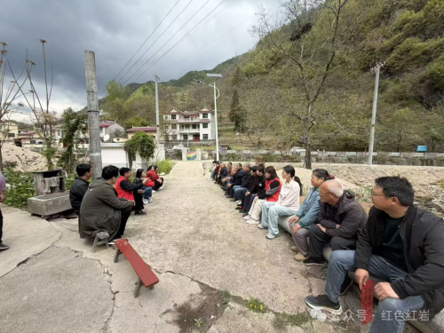 柞水县红岩寺镇本地湾村：院落会上听民声 畅通出行解民忧