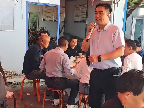 麻柳村红白理事会到喜事现场开展宣传