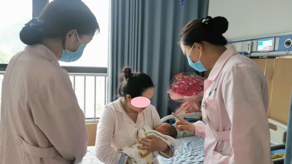 匠心守护母婴平安！镇坪县医院妇产科成功护航延期妊娠产妇顺产