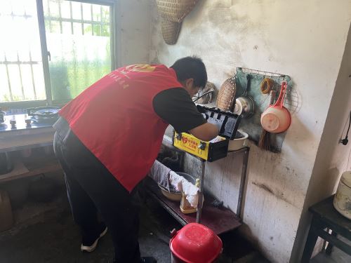 汉阴县汉阳镇双坪村：便民箱小作用大  服务队勤民心暖