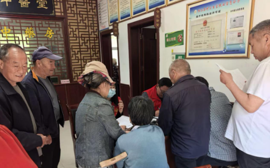柞水县下梁镇中心卫生院石瓮分院开展老年人免费体检上门服务获好评