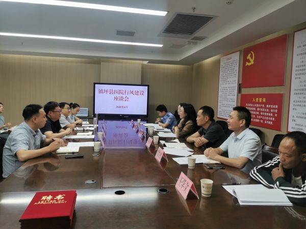 开门纳谏强监督 清风护航优服务  镇坪县医院聘任8名行风社会监督员 搭起医患沟通“连心桥”