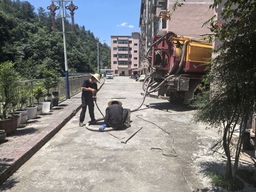 疏通地下管网、清理化粪池 疏通地下管网、清理化粪池