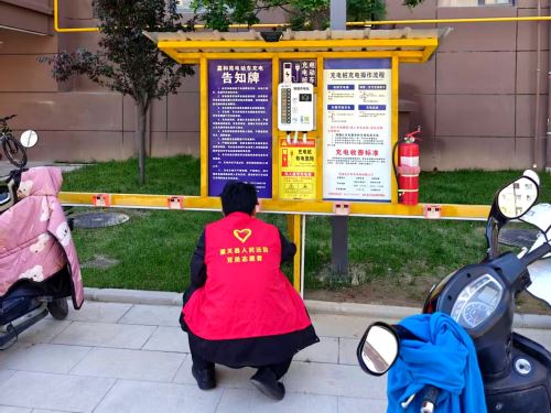 党建引领践初心 洁美家园护民生——潼关法院组织党员干警开展社区志愿服务活动