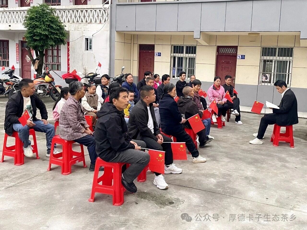 白河县卡子镇药树村开展县党代会精神群众宣讲活动