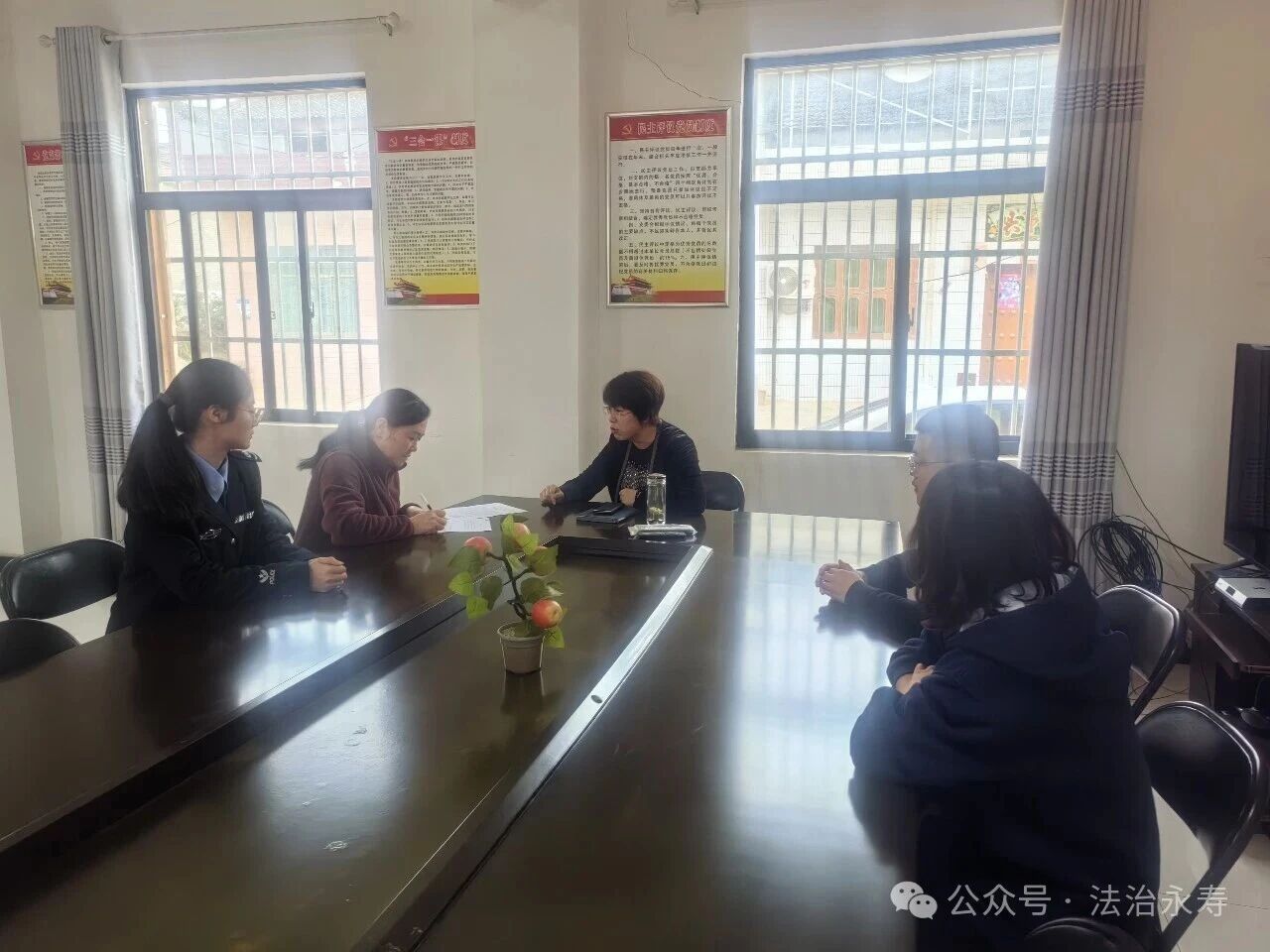 联动走访筑防线 凝心共治护平安——永寿县店头司法所联合镇综治中心开展重点人群走访工作暨平安建设宣传活动