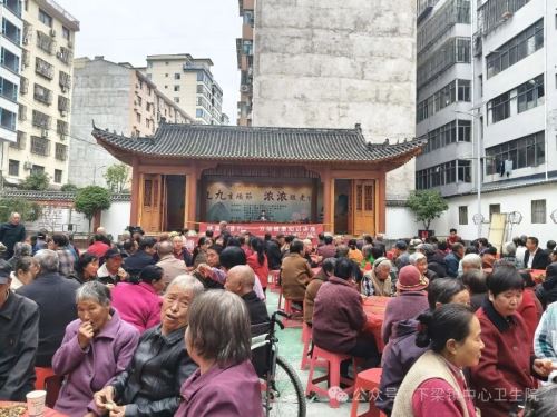 尊老敬老送健康 义诊暖心护夕阳 ——柞水县下梁镇中心卫生院开展敬老爱老免费义诊进社区活动