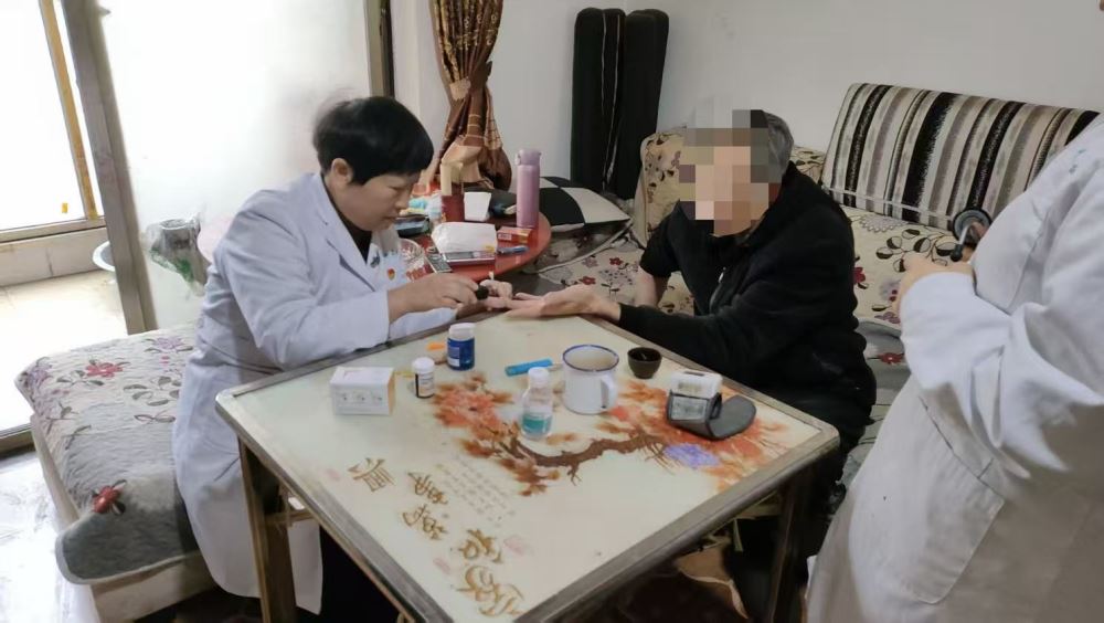 入户巡诊暖民心 精准护佑大病患者 —— 镇坪县医院开展大病患者入户随访巡诊工作